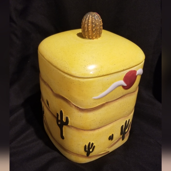 Ceramic Container - Picture 2 of 11